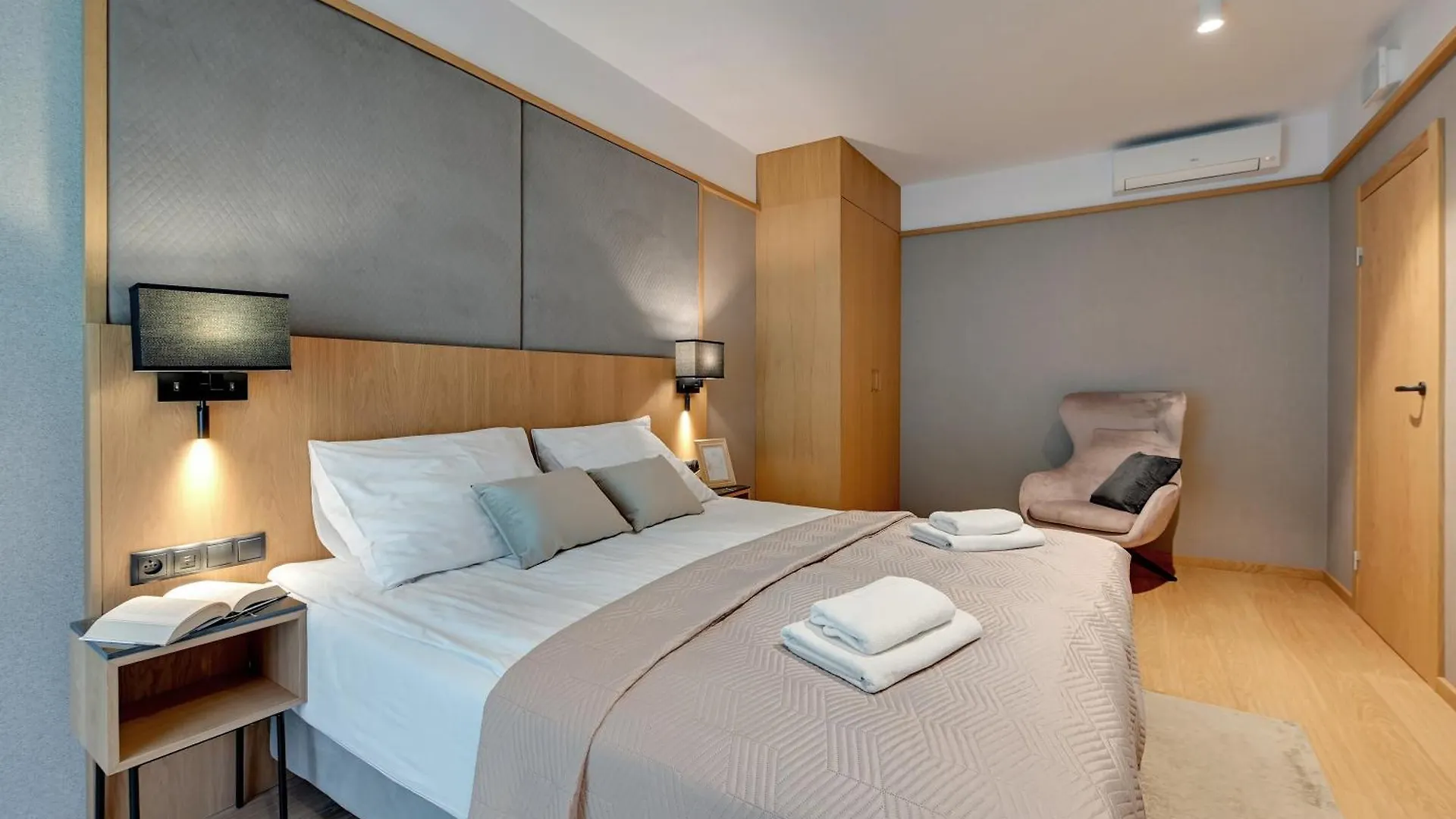 Flatbook - Deo Plaza Comfort Apartments