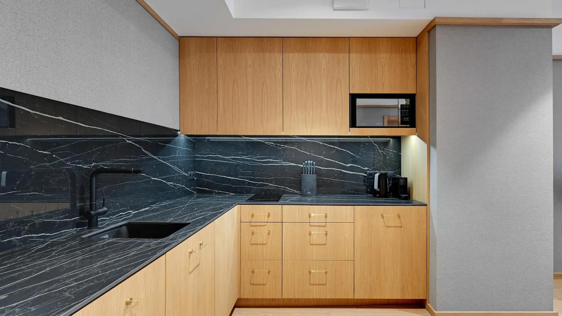 Flatbook - Deo Plaza Comfort Apartments